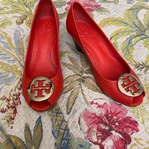TORY BURCH SALLY 2 CORAL WEDGE PEEP SANDALS 8